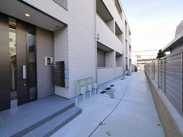 ヘーベルメゾン奈良女子大前のエントランス|落ち着いたエントランスです