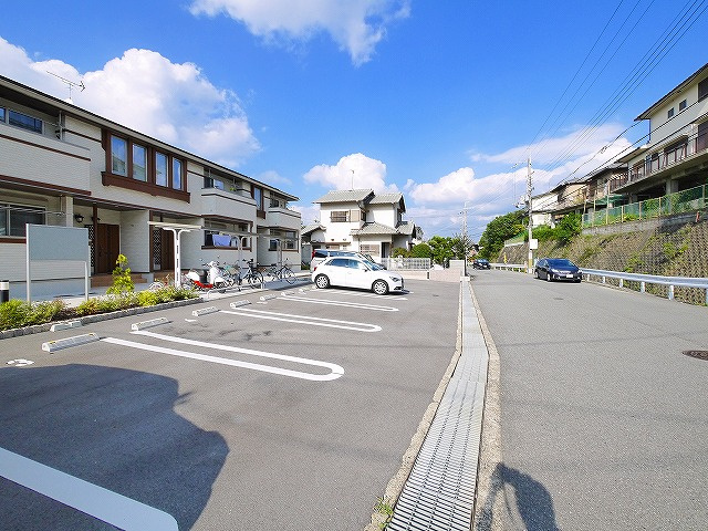 メテオール学園前の駐車場|駐車スペースもあります