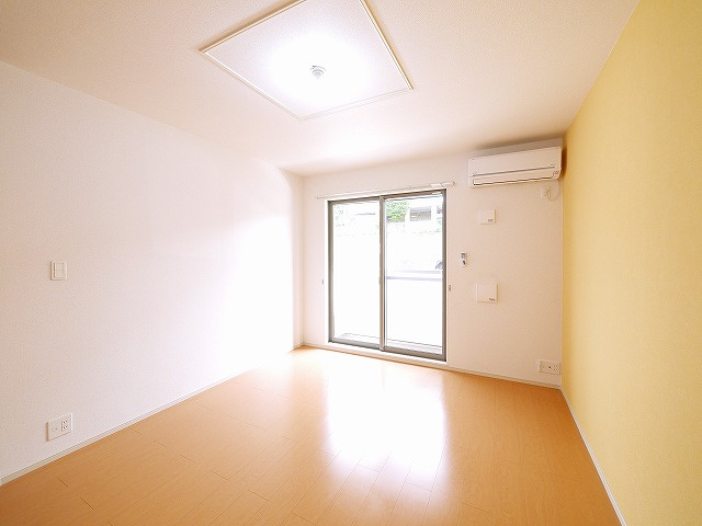 メテオール学園前の居間・リビング|おしゃれな居間です