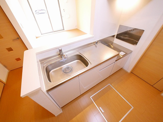 メテオール学園前のキッチン|コンパクトなキッチンで掃除もラクラク