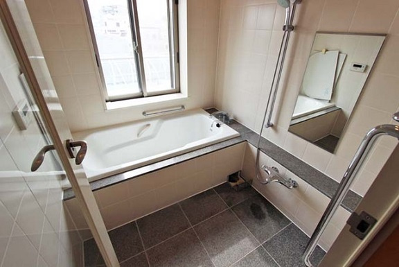 千代田区三番町の賃貸マンションの浴室