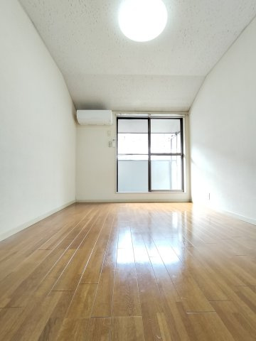 【居間・リビング】 | 2階部分の南向きのお部屋でお休みの日も快適に過ごせます。
