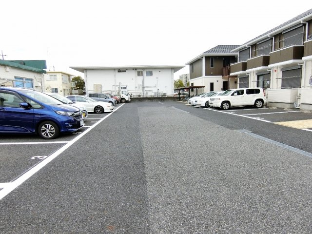 グランメールＤ棟の駐車場