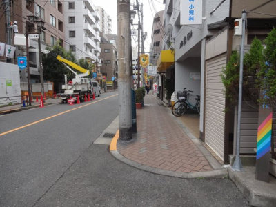 【周辺】 | メゾン根岸（根岸3-3） | メゾン根岸　建物前