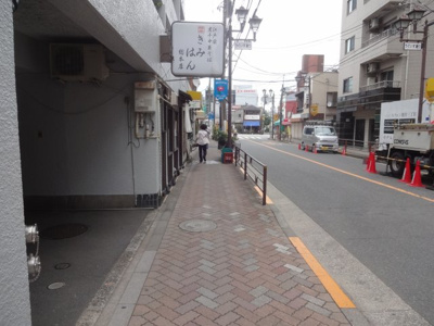 【周辺】 | メゾン根岸（根岸3-3） | メゾン根岸　建物前