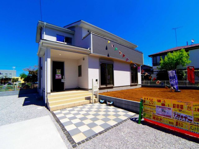 【外観】 | 鴻巣市 生出塚２丁目　建坪３５坪　敷地76坪　南に大きなお庭＋ガレージも作れる大きなカースペース。 | 広々７６坪