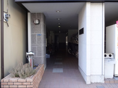 【エントランス】 | 三恵中田パレス