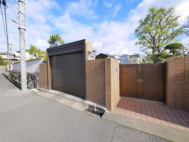 登美ヶ丘平屋借家の駐車場