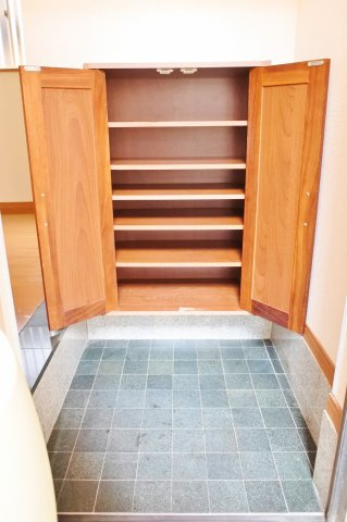 ソレイユ壱番館の玄関