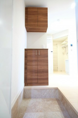 【エントランス】 | ウエストハイム | コンパクトながら収容力を確保したキレイな玄関☆