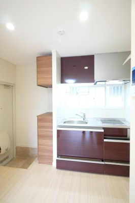 【エントランス】 | ウエストハイム | 明るい玄関＆キッチンスペース