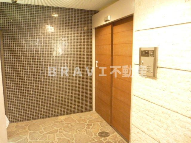 ソーレブリアンテ　BRAVI不動産のエントランス|【ソーレブリアンテ】建物の内部です