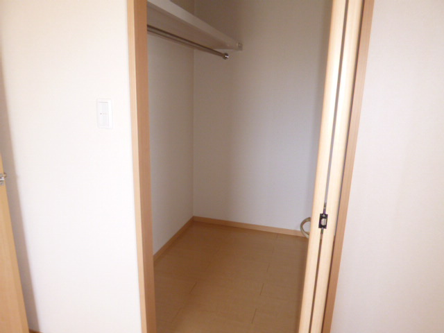 フォーチューン真壁Bの収納|ウォークインクローゼット