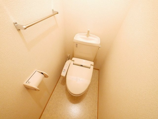 ブルームフォレストのトイレ|落ち着いた色調のトイレです