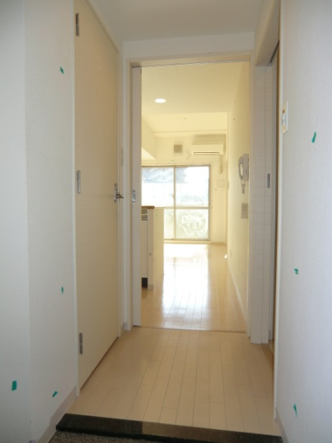 ウィスタリア三国の玄関