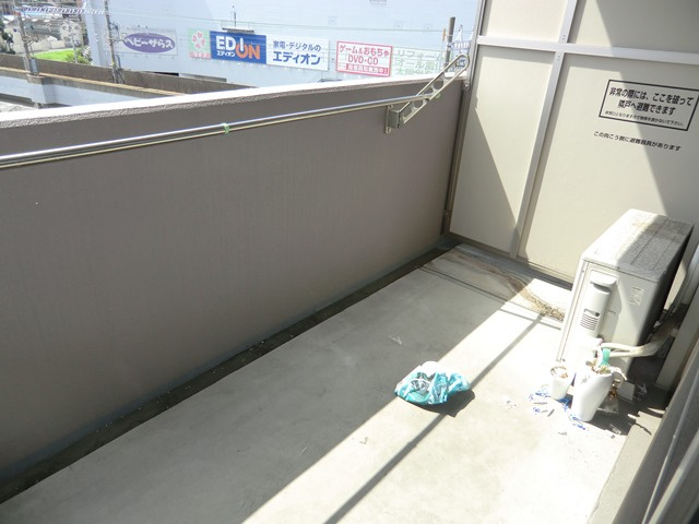 ウィスタリア三国のバルコニー