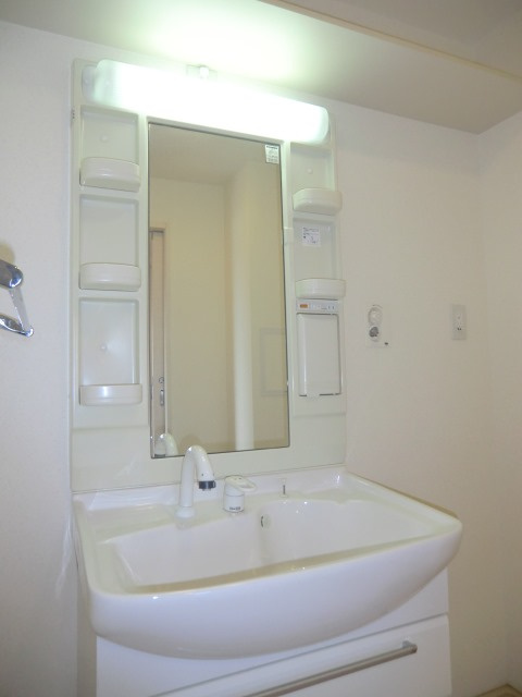 ウィスタリア三国の独立洗面台