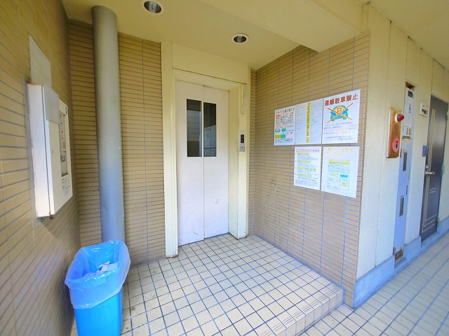 ディアコート奈良（東木辻町）のエントランス|エレベーター付きマンションです。