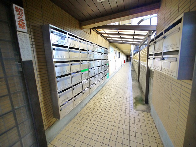 ディアコート奈良（東木辻町）のエントランス|毎日通るエントランスはこのようになっています