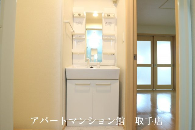 パーク・ヒルズ利根壱番館の独立洗面台