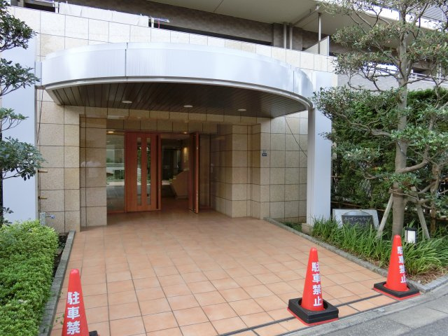 ルイシャトレ八千代台アリアーテ　習志野市東習志野８丁目のエントランス