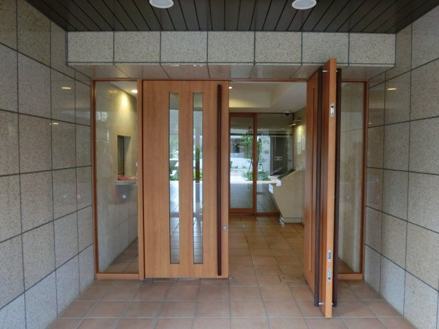 ルイシャトレ八千代台アリアーテ　習志野市東習志野８丁目のエントランス