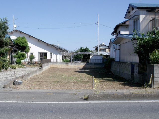 鴻巣市屈巣の売地の前面道路含む現地写真