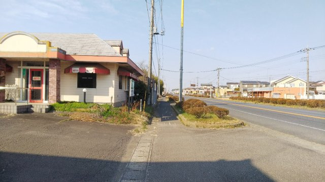 真岡市久下田西６丁目　土地の前面道路含む現地写真
