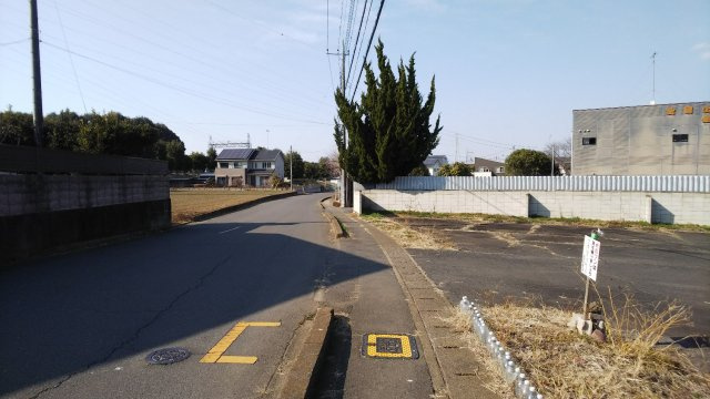 真岡市久下田西６丁目　土地の前面道路含む現地写真