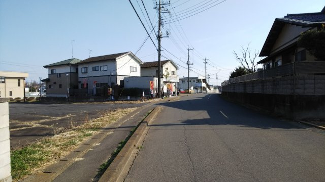 真岡市久下田西６丁目　土地の前面道路含む現地写真