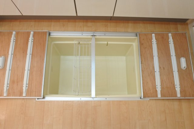 ブルースカイコートのキッチン|床下収納付！