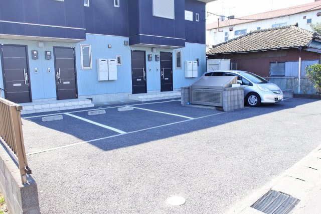 ブルースカイコートの駐車場