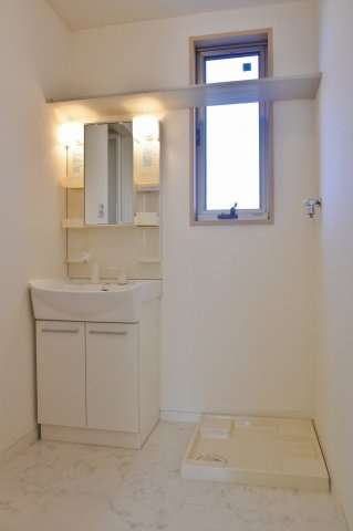 ブルースカイコートの洗面所|シャンプードレッサーです♪