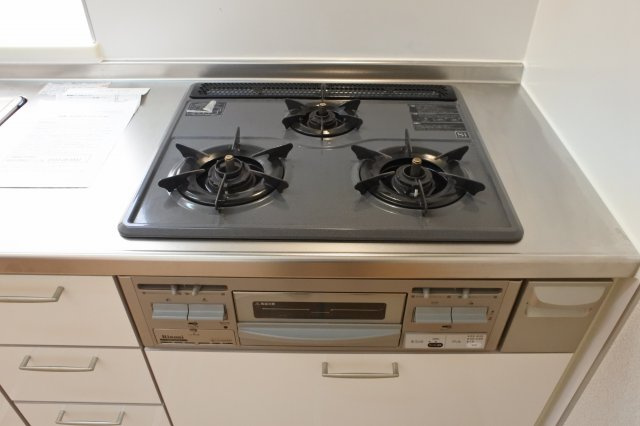 ブルースカイコートのキッチン|システムキッチン！3口ガスコンロです♪