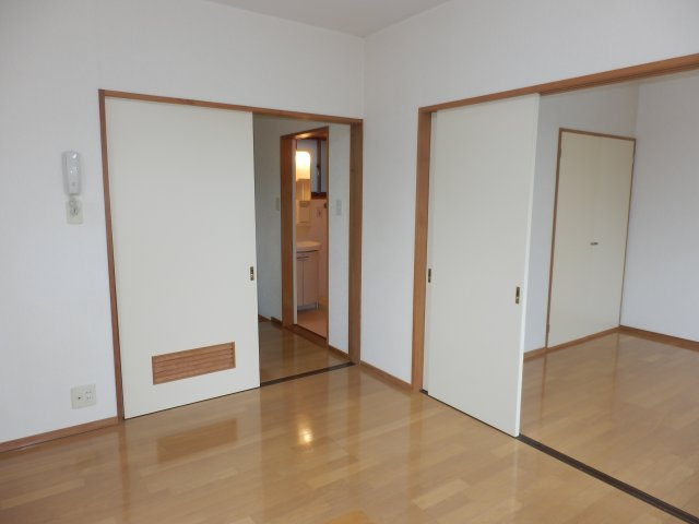 ハイツオカダの居間・リビング|サンプル写真になります。