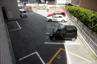 【駐車場】 | 敷地内駐車場がございます。