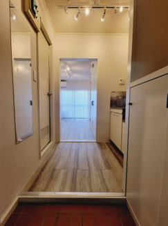 【居間・リビング】 | ミモザビル | ミモザビル　玄関から見た室内