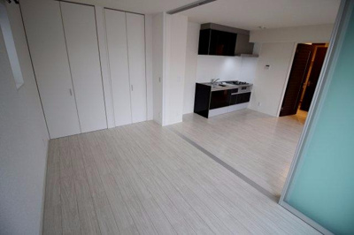 【内装】 | Blanc Rocco | 洋室には大きな収納があり便利です。