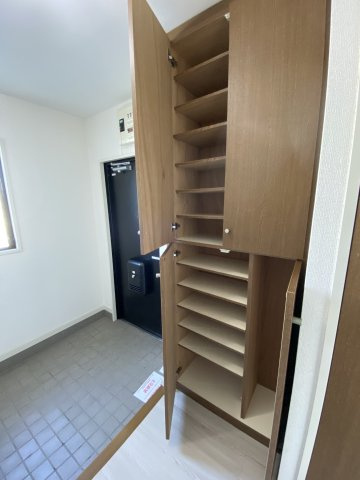 ヴィブレ司の玄関