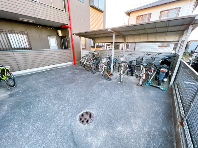 ヴィブレ司の駐車場