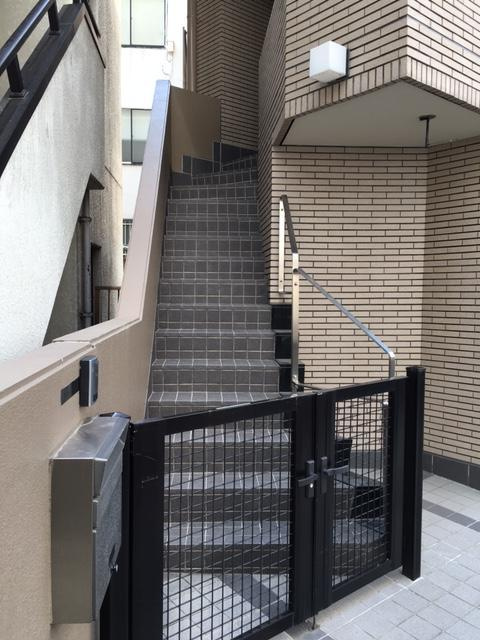 渋谷区渋谷２丁目の事務所のエントランス