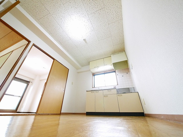 グレースコーポ東生駒の居間・リビング|ゆったりとした居間です