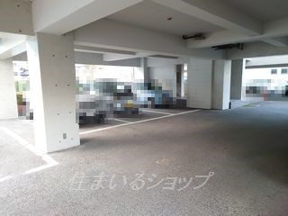 広島市安佐北区落合１丁目の賃貸マンションの駐車場