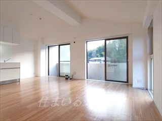 広島市安佐北区落合１丁目の賃貸マンションの居間・リビング