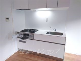 広島市安佐北区落合１丁目の賃貸マンションのキッチン|３口ガスコンロ・グリル付きシステムキッチン