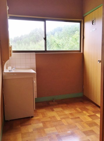 東金貸家の洗面所|２階にも洗面台・トイレがあります