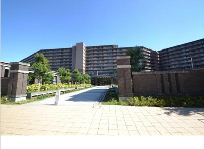 【外観】 | ユニヴェルシオール学園の丘 | 風格のある外観エントランスです。