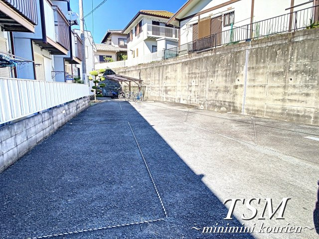 フェニックスハイツＣ棟の駐車場|敷地内駐車場