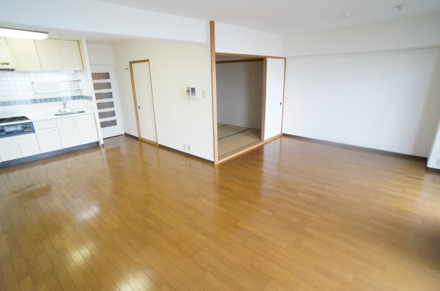 ジャルダン宝塚中山台弐番館Ｂ棟の居間・リビング