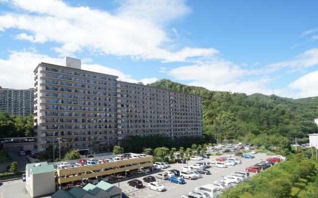 ジャルダン宝塚中山台弐番館Ｂ棟の外観